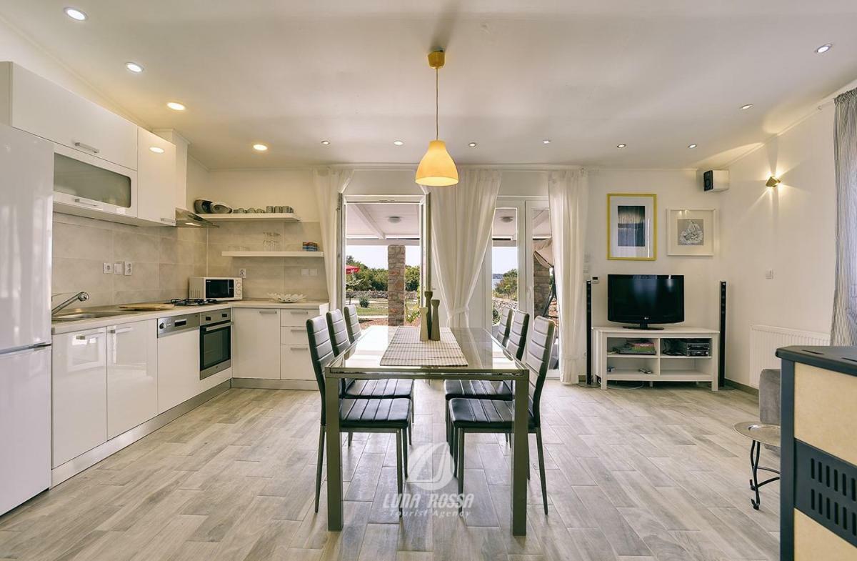 Villa Emily Peroj Ngoại thất bức ảnh